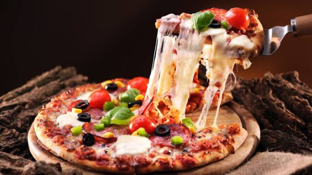 مطعم دومينوز بيتزا الخرج (الاسعار+ المنيو+ الموقع)