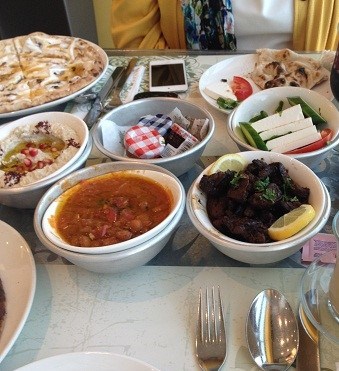 مطعم بيت بزه 