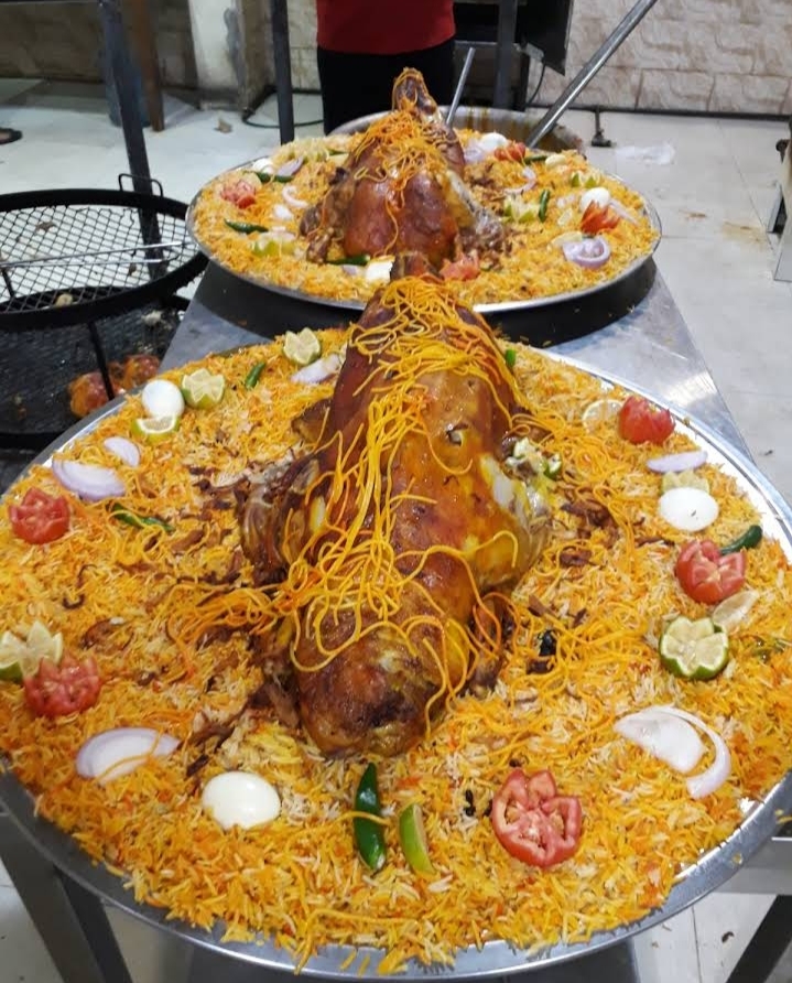 مطعم السروات في الخرج (الاسعار+ المنيو+ الموقع) كافيهات و مطاعم السعودية