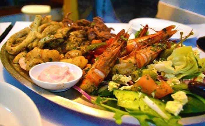 مطعم اسماك دله في الرياض