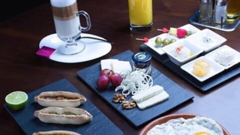 أفضل مطاعم فطور في الرياض  ( الاسعار + المنيو + الموقع)