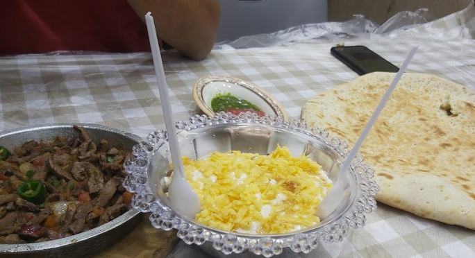  مطعم قشطة و موز 